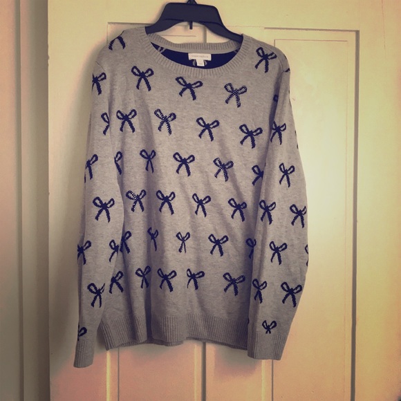 Charter Club Sweaters - Chic holiday crew neck sweater w/ black bows 🎀